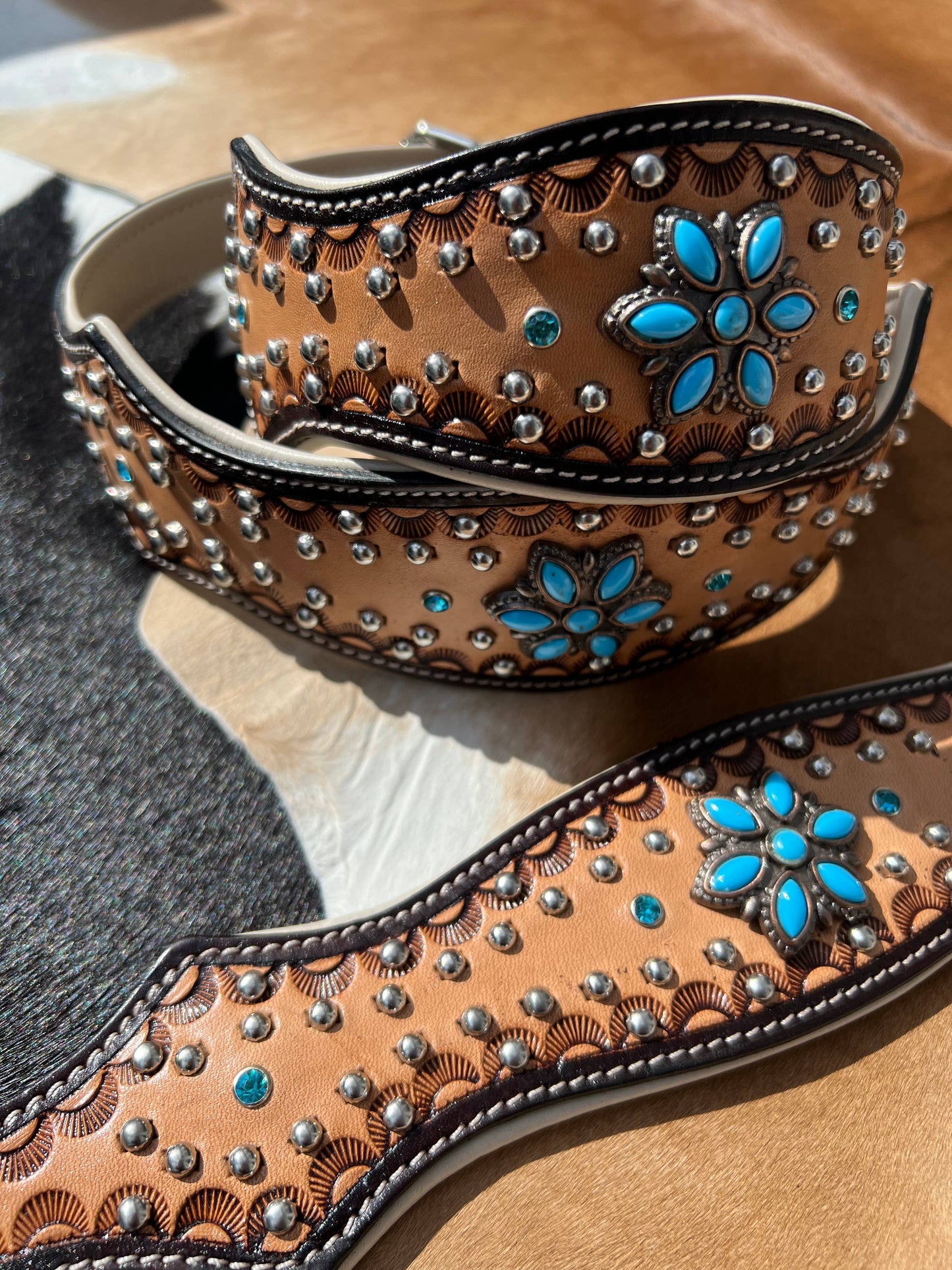 Western Tooled Leather Turquoise Concho Scalloped Dog Collar: Medium